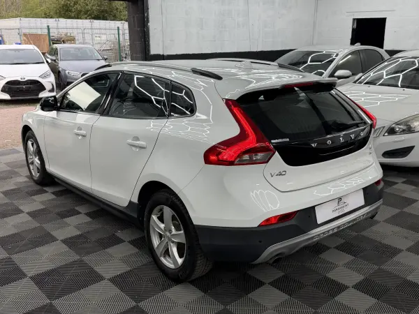 2015 Volvo V40 T5 AWD - CROSS COUNTRY in White, photo 5