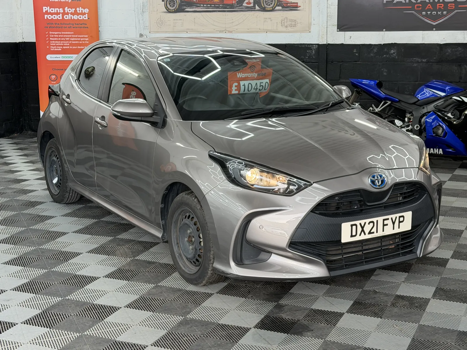2021 Toyota Yaris in Silver, photo 9