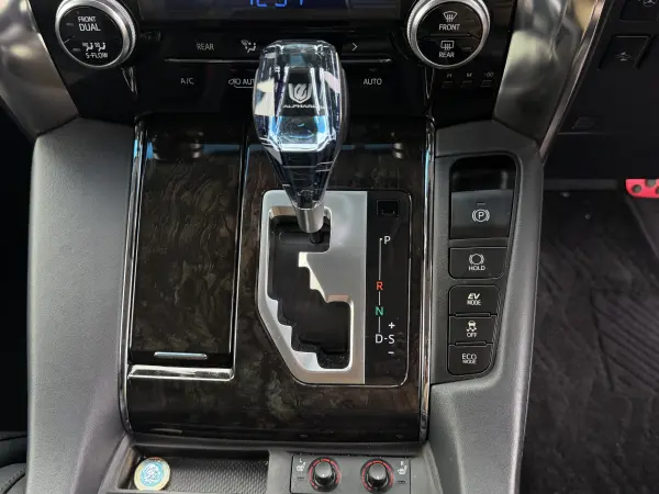 2015 Toyota Alphard Executive Package in White, photo 19