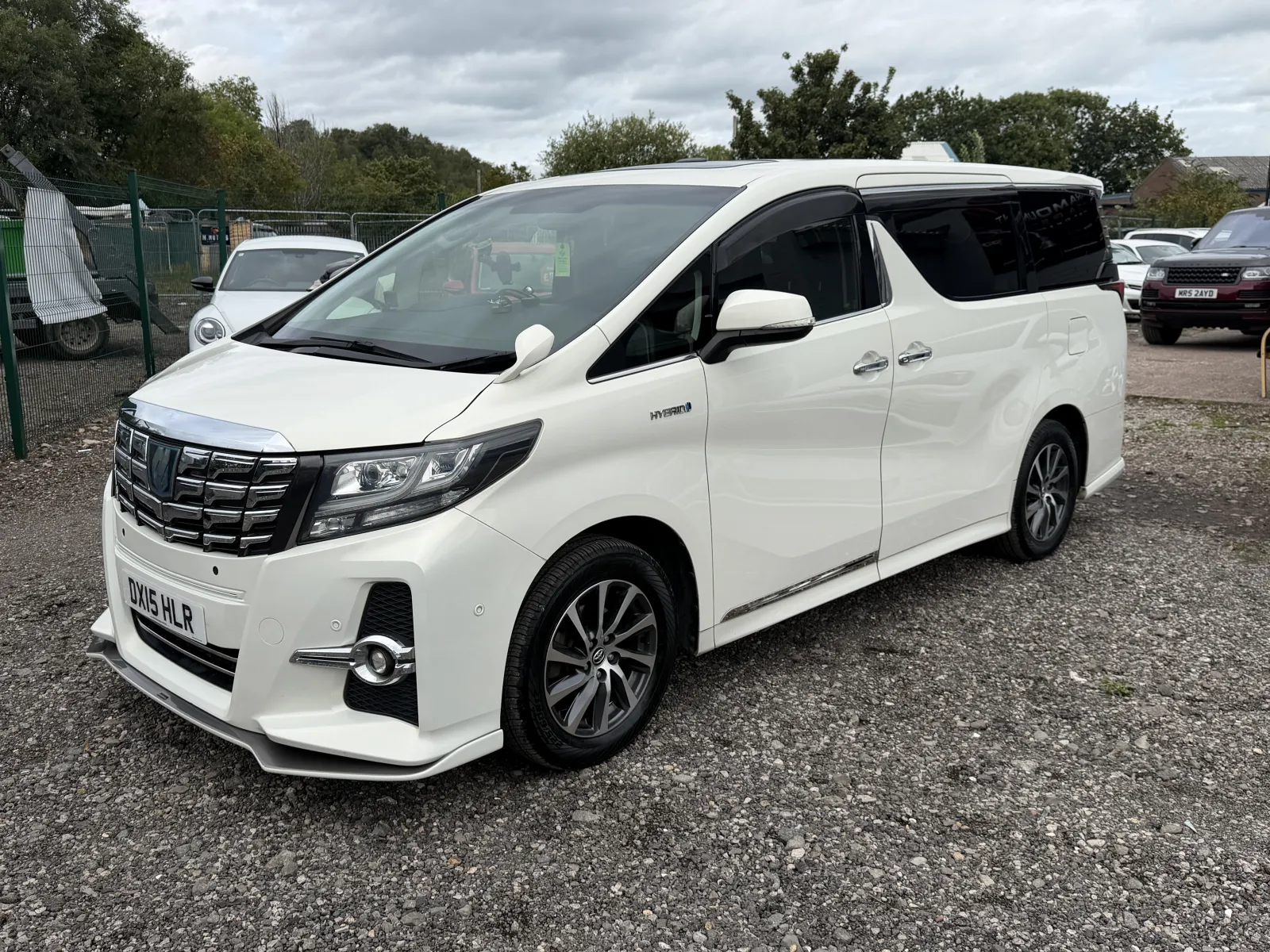 2015 Toyota Alphard Executive Package in White, photo 3