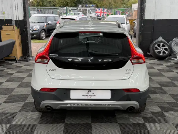 2015 Volvo V40 T5 AWD - CROSS COUNTRY in White, photo 6