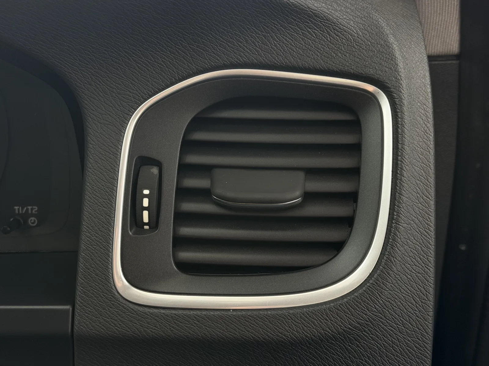 2013 VOLVO V60 in White, photo 17