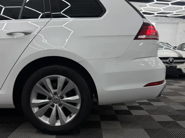 2018 Volkswagen Golf Estate TSI in Pearl White, photo 12