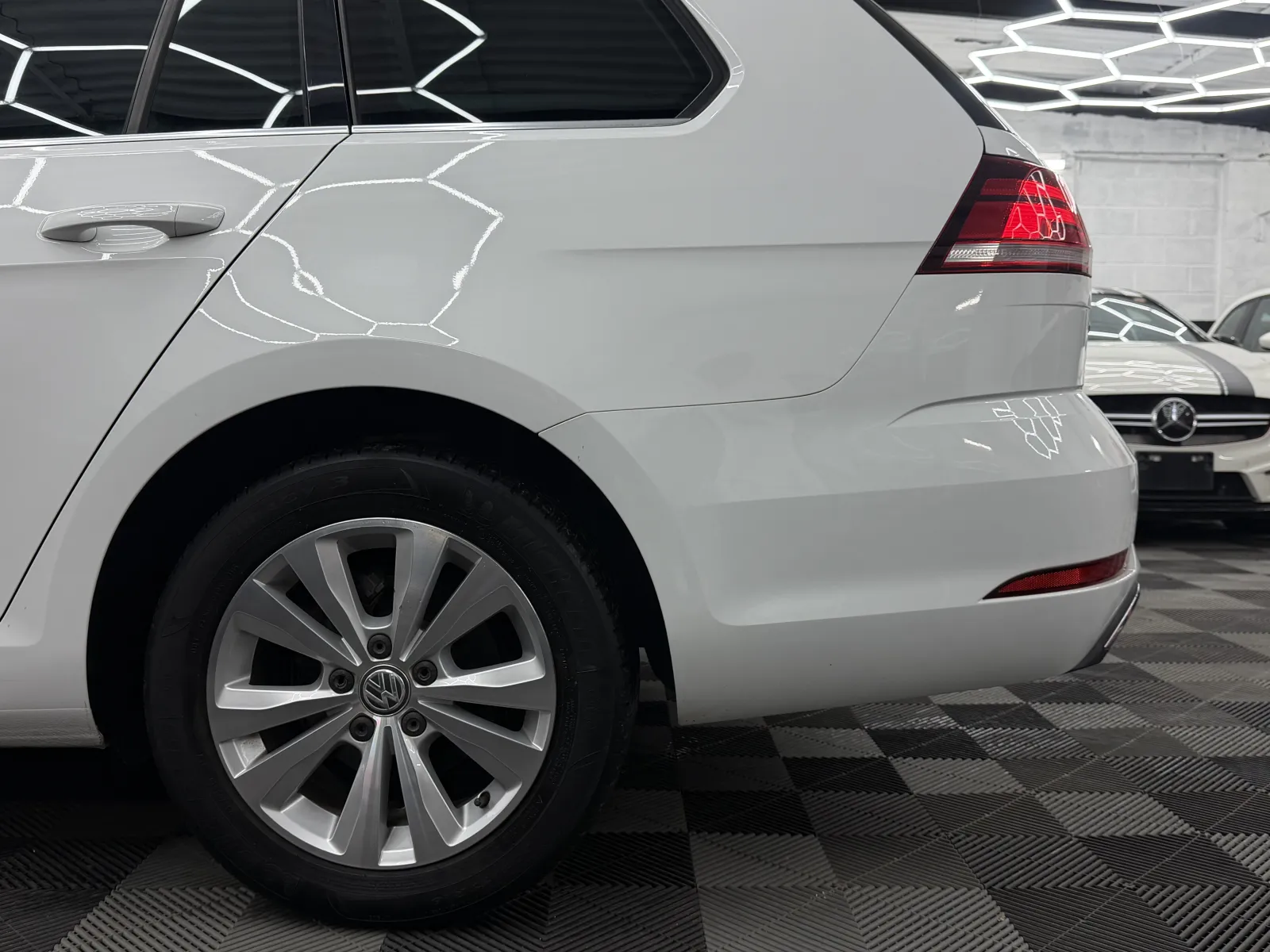 2018 Volkswagen Golf Estate TSI in Pearl White, photo 12