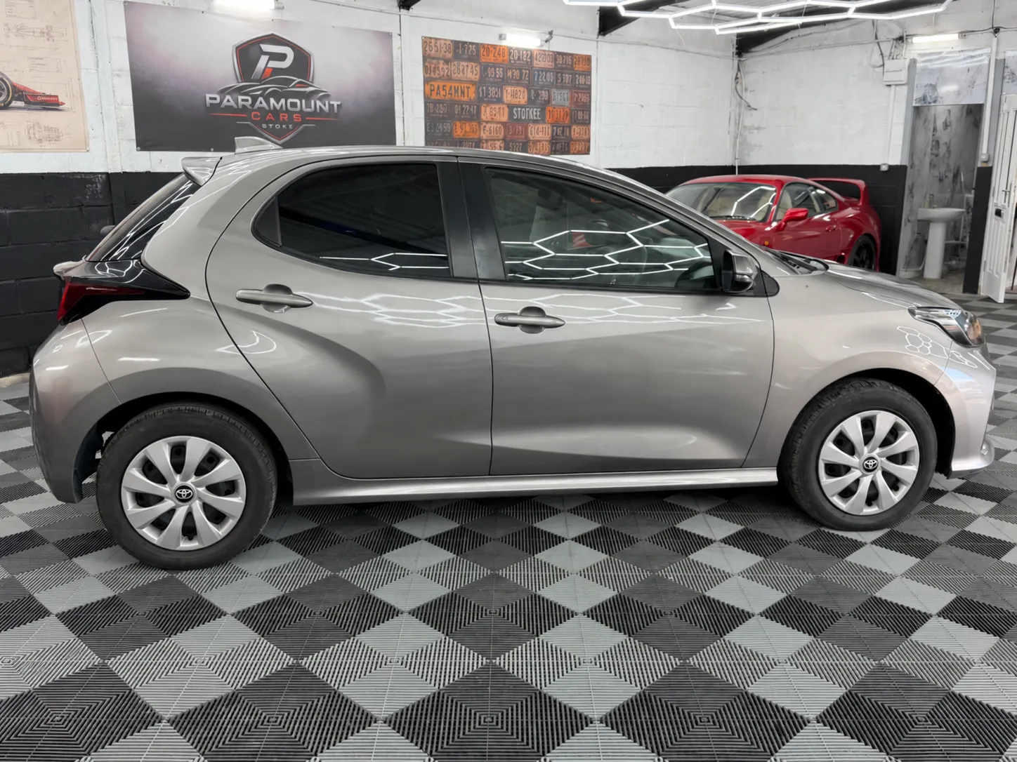 2021 Toyota Yaris in Silver, photo 8