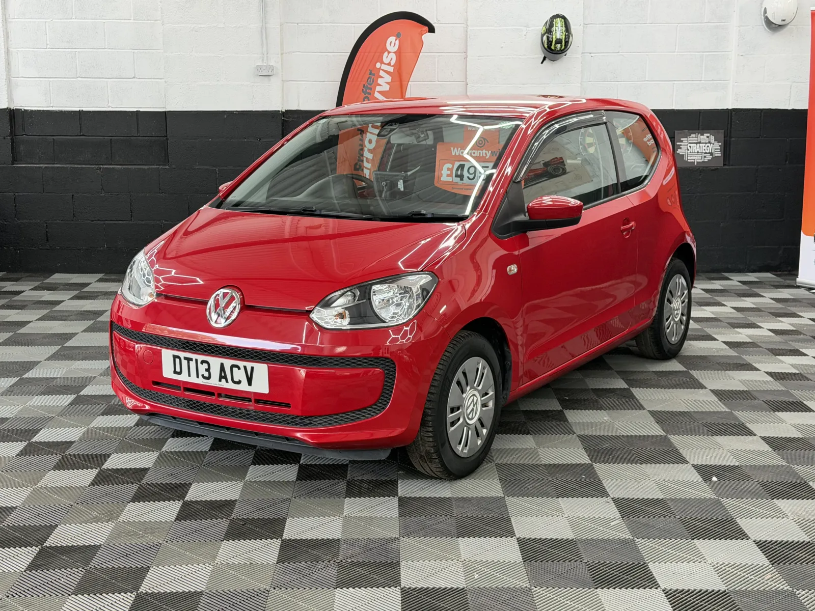 2013 Volkswagen UP in Red, photo 5