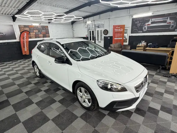 2015 Volvo V40 T5 AWD - CROSS COUNTRY in White, photo 8