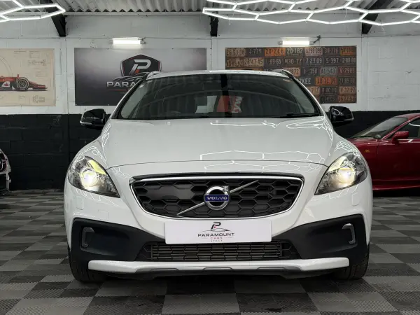2015 Volvo V40 T5 AWD - CROSS COUNTRY in White, photo 2