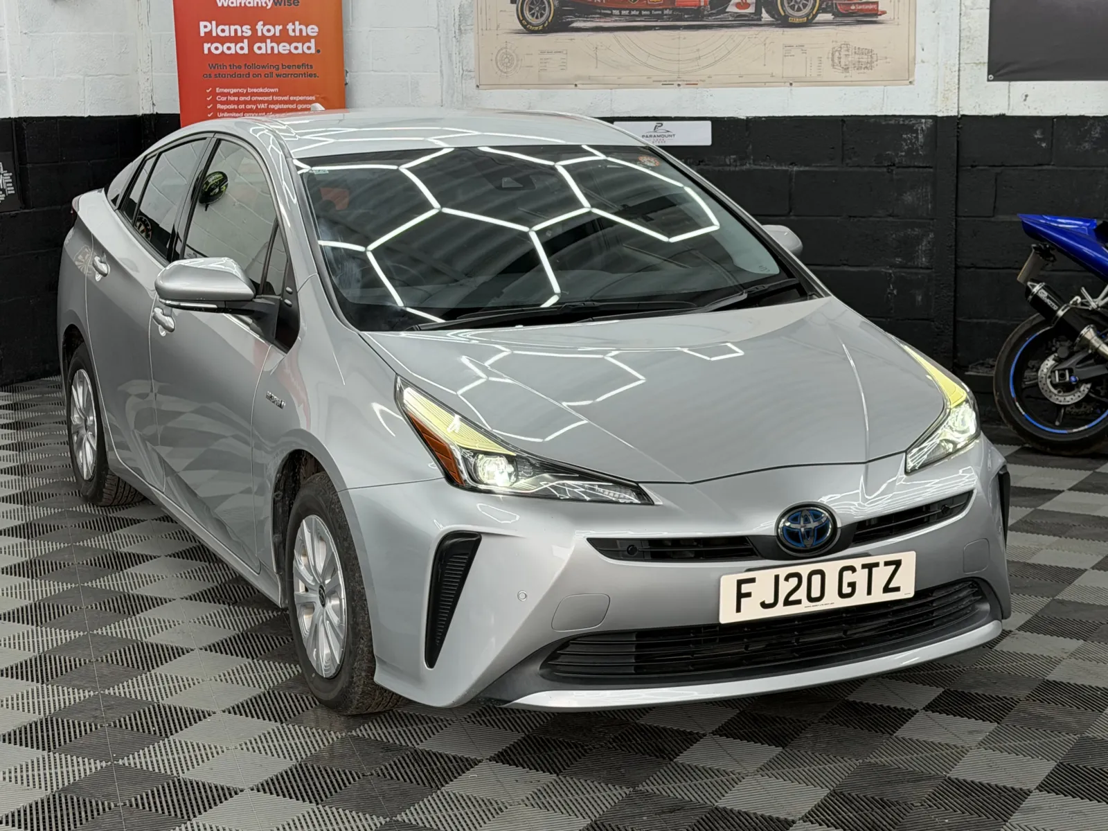 2020 Toyota Prius in Silver, photo 4