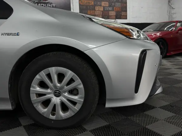2020 Toyota Prius in Silver, photo 18