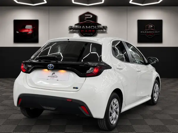 2022 Toyota Yaris in White, photo 5
