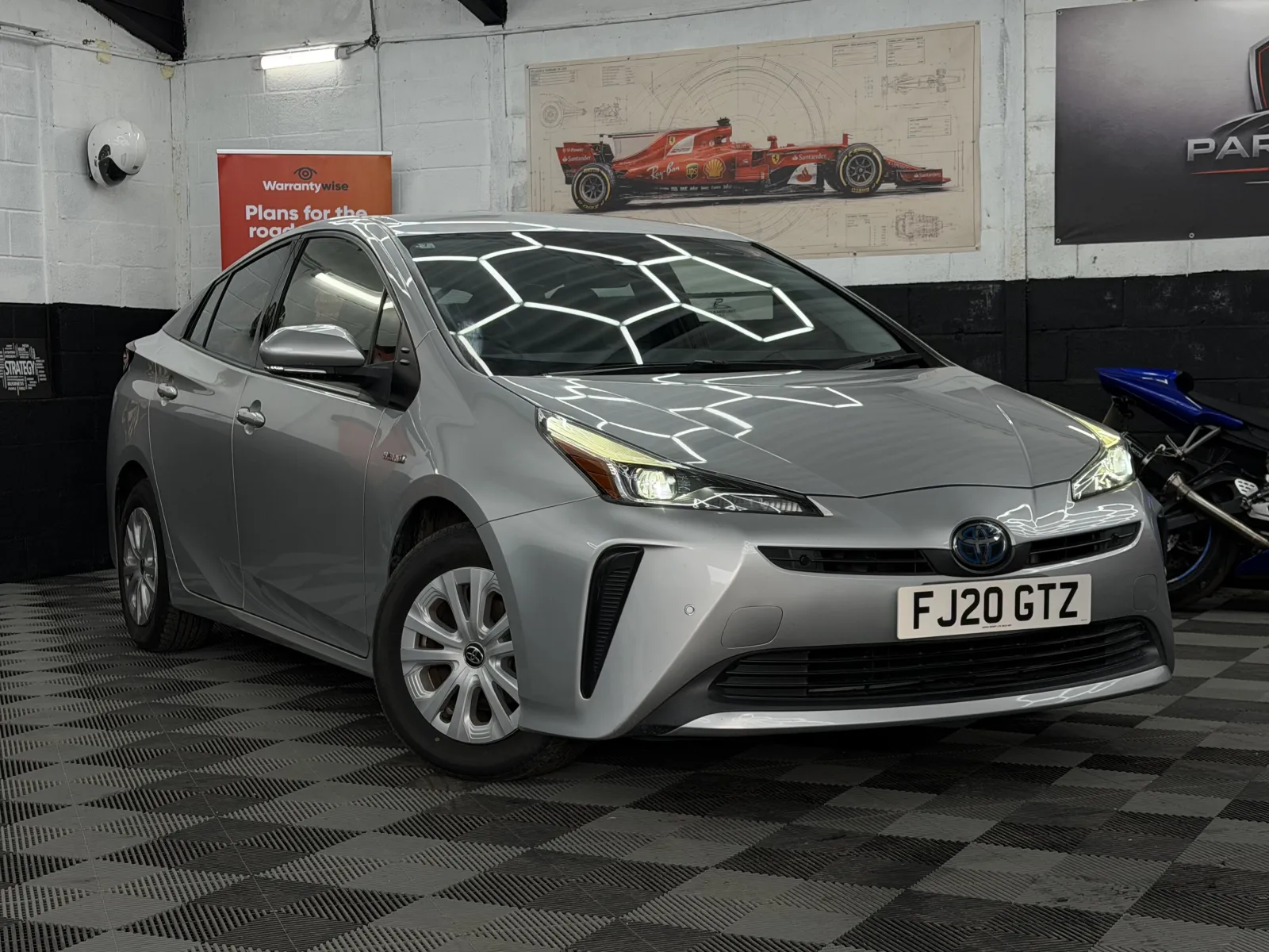 2020 Toyota Prius in Silver, photo 2