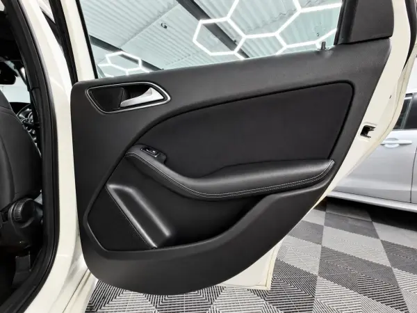 2017 Mercedes-Benz B Class in White, photo 18