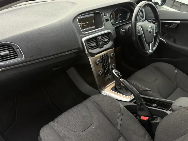 2015 Volvo V40 T5 AWD - CROSS COUNTRY in White, photo 14
