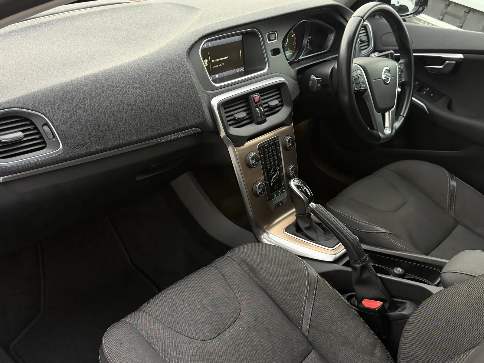 2015 Volvo V40 T5 AWD - CROSS COUNTRY in White, photo 14