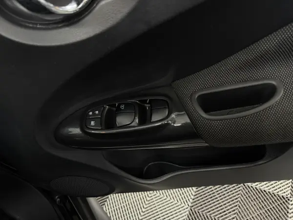 2015 NISSAN JUKE in Black, photo 17