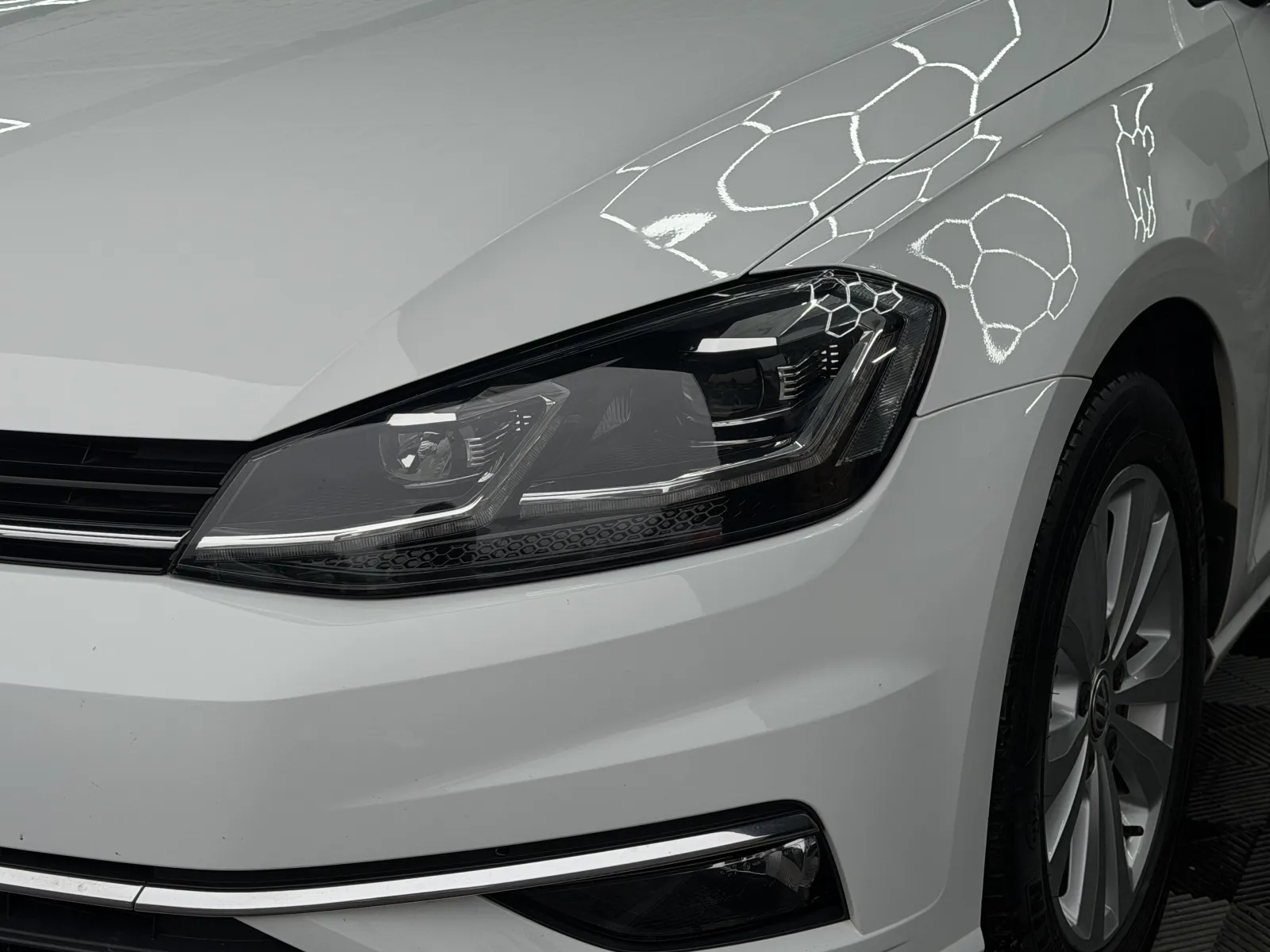 2018 Volkswagen Golf Estate TSI in Pearl White, photo 16