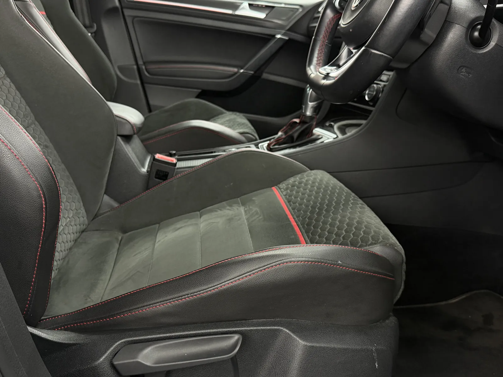 2017 Volkswagen Golf GTI Performance Pack in White, photo 12