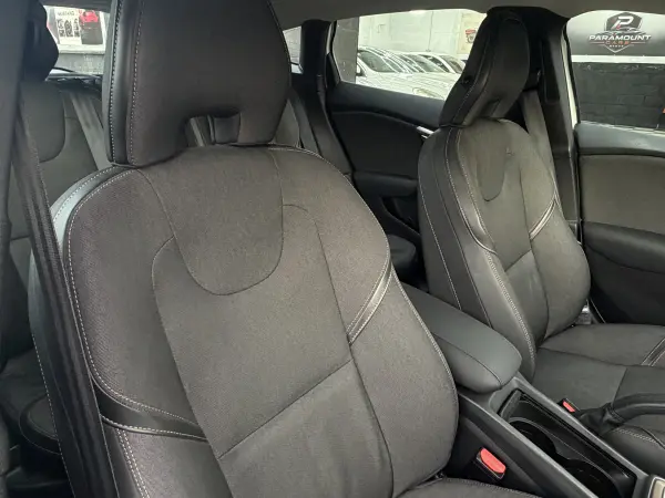 2015 Volvo V40 T5 AWD - CROSS COUNTRY in White, photo 16