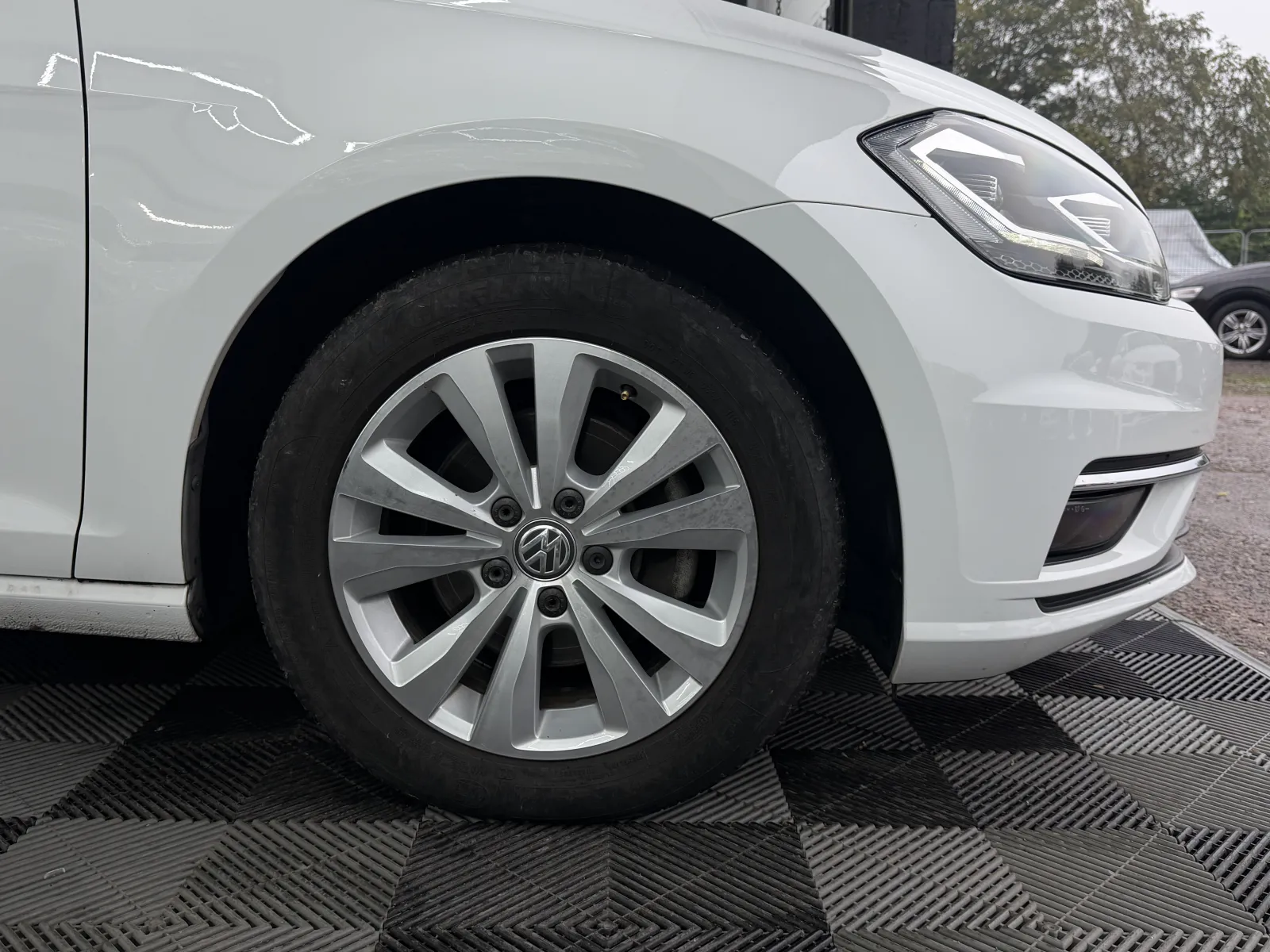 2018 Volkswagen Golf Estate TSI in Pearl White, photo 14