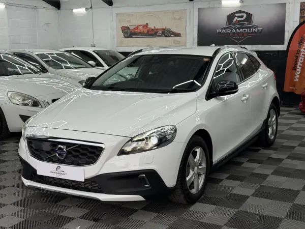 2015 Volvo V40 T5 AWD - CROSS COUNTRY in White, photo 3