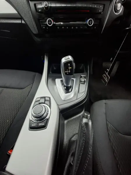 2012 BMW 1 Series 116i SE Auto in Black, photo 10