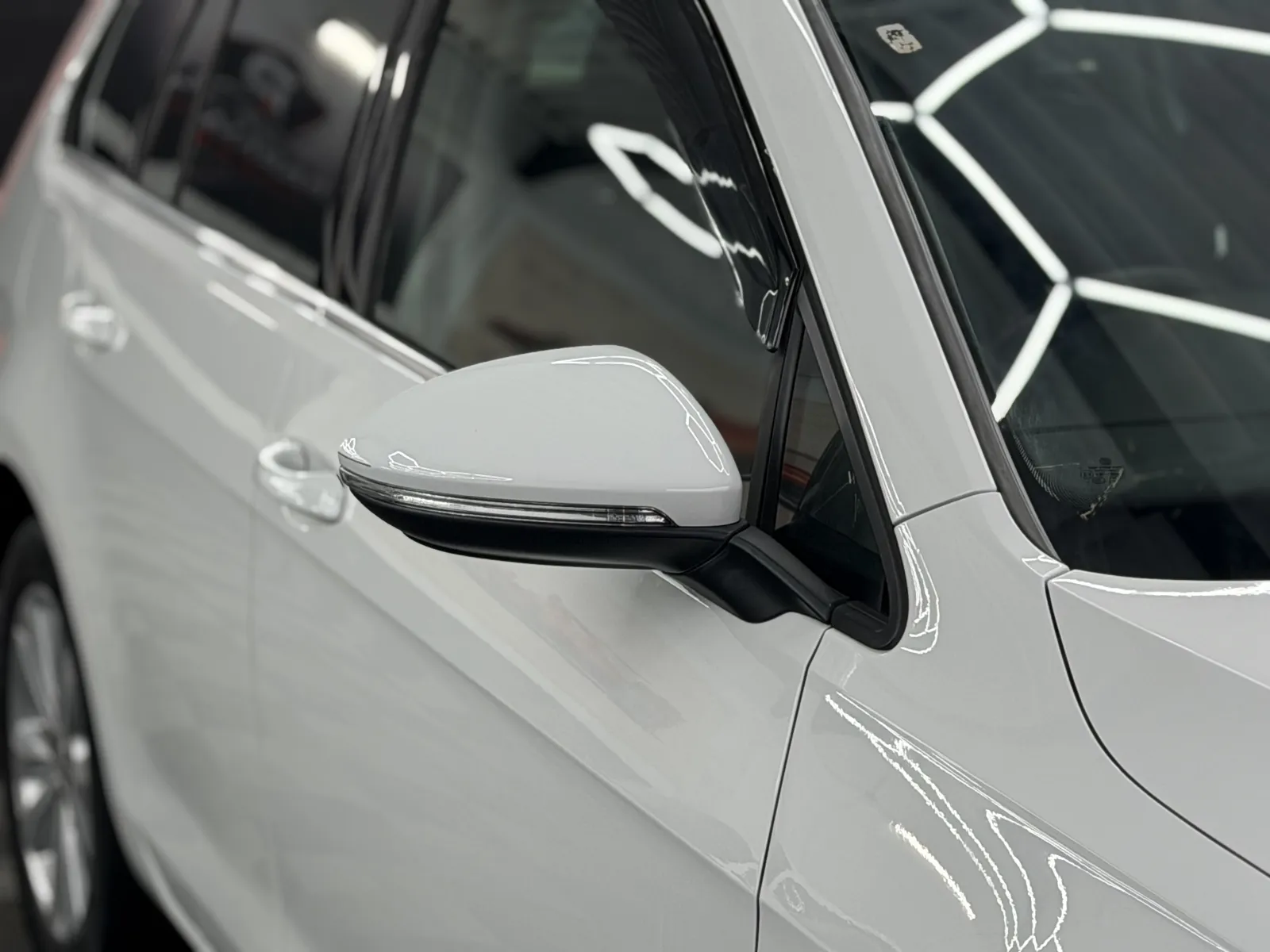2018 Volkswagen Golf Estate TSI in Pearl White, photo 19