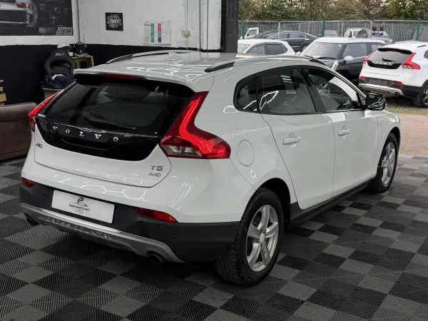 2015 Volvo V40 T5 AWD - CROSS COUNTRY in White, photo 7