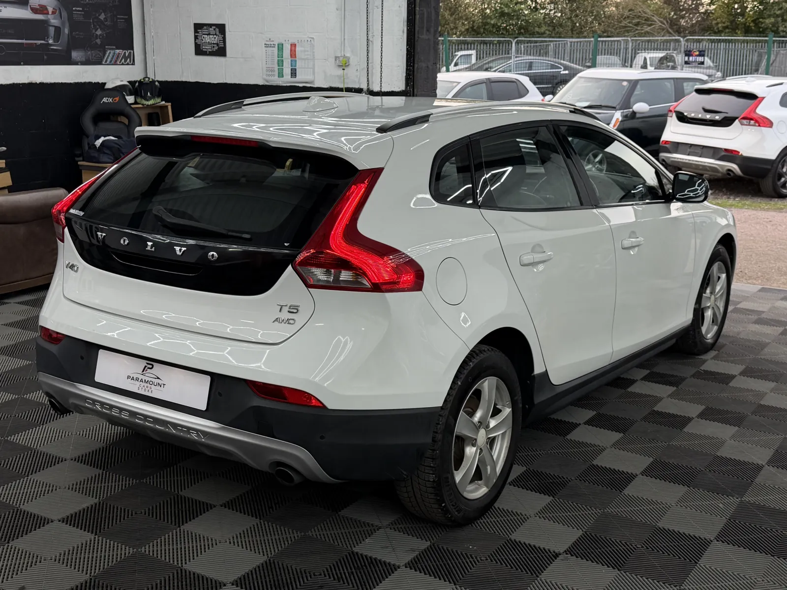 2015 Volvo V40 T5 AWD - CROSS COUNTRY in White, photo 7