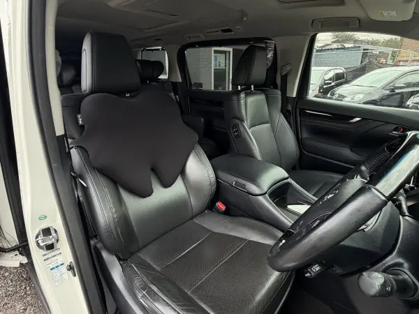 2015 Toyota Alphard Executive Package in White, photo 16