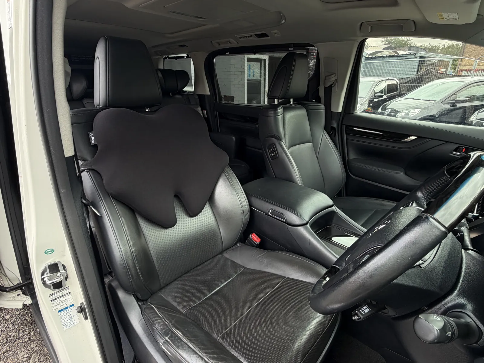 2015 Toyota Alphard Executive Package in White, photo 16