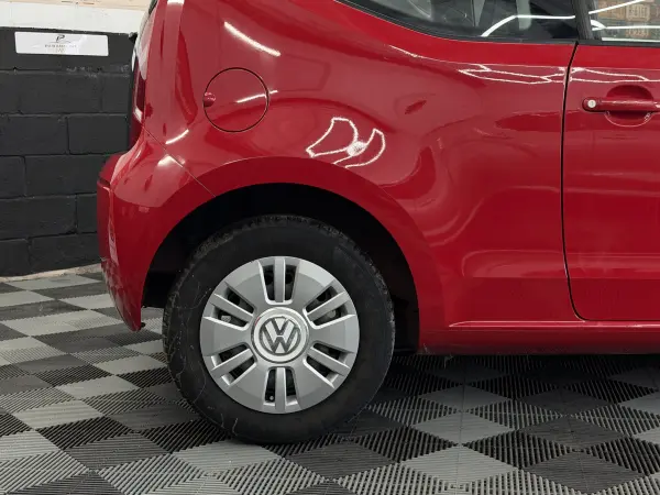 2013 Volkswagen UP in Red, photo 11