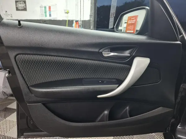 2012 BMW 1 Series 116i SE Auto in Black, photo 11
