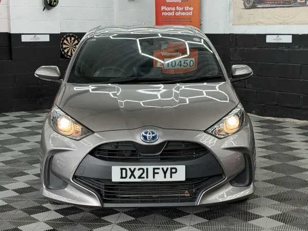2021 Toyota Yaris in Silver, photo 2