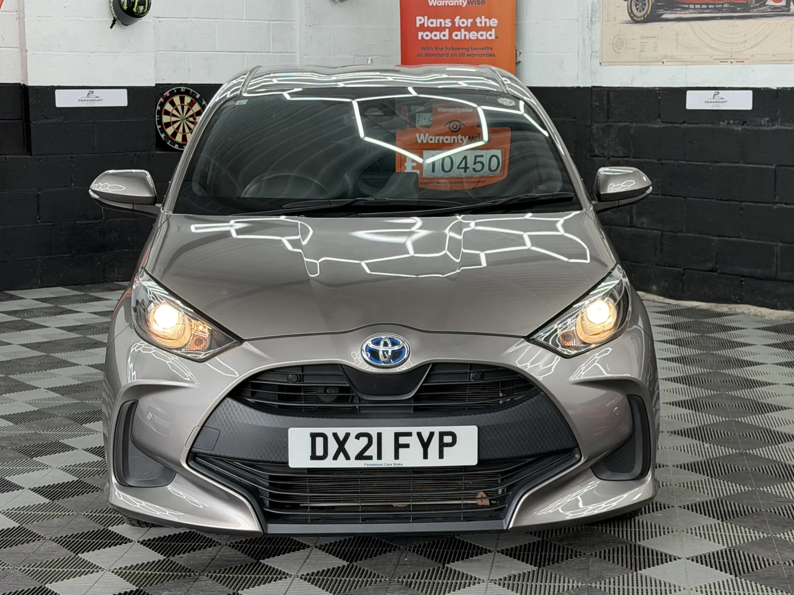 2021 Toyota Yaris in Silver, photo 2