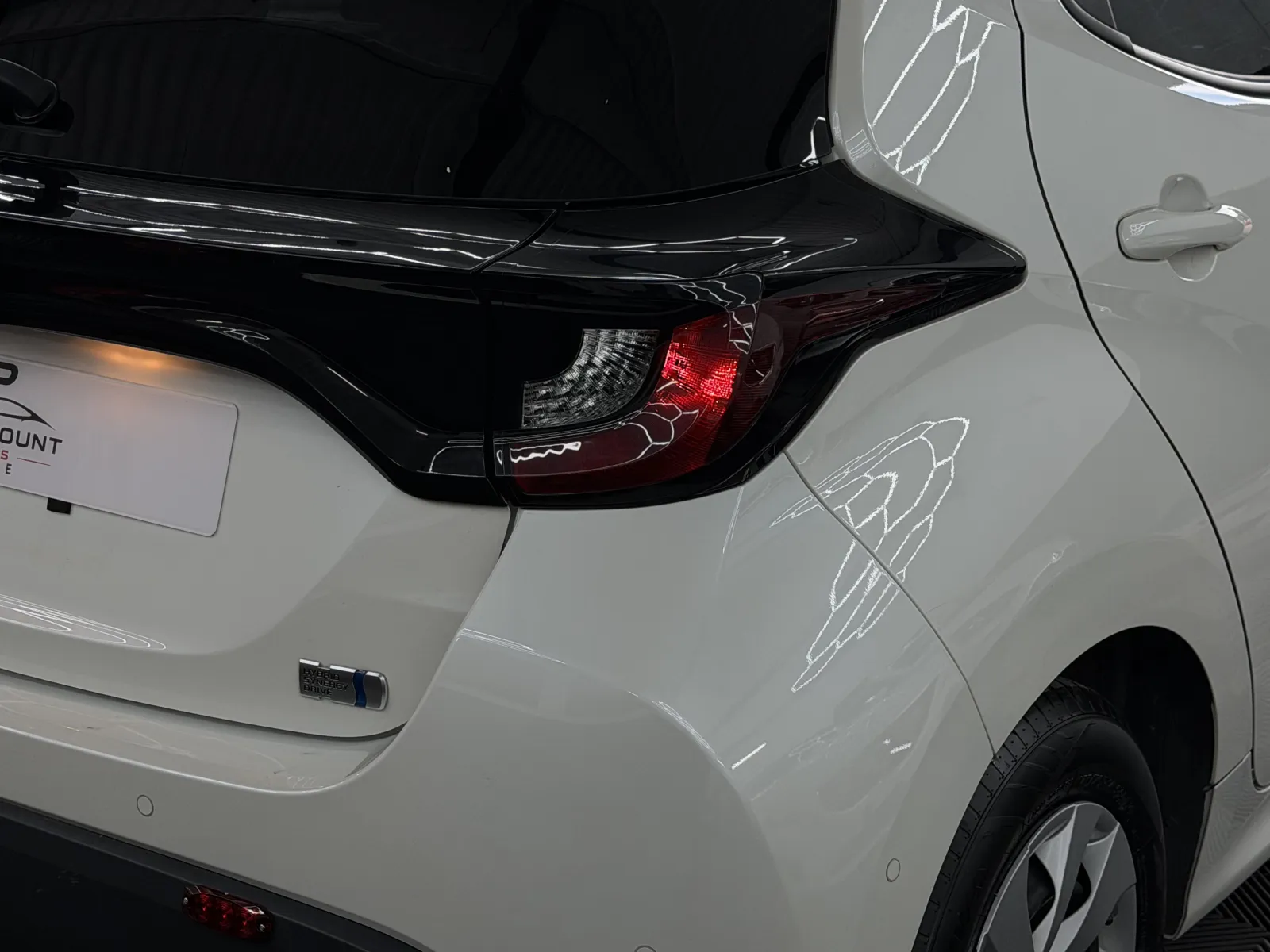 2022 Toyota Yaris in White, photo 9