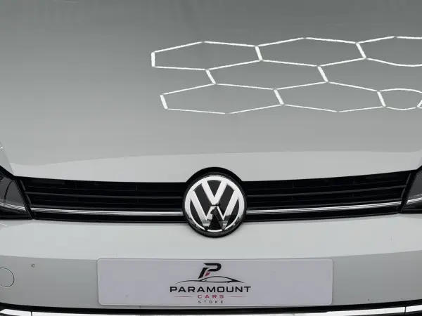 2018 Volkswagen Golf Estate TSI in Pearl White, photo 17