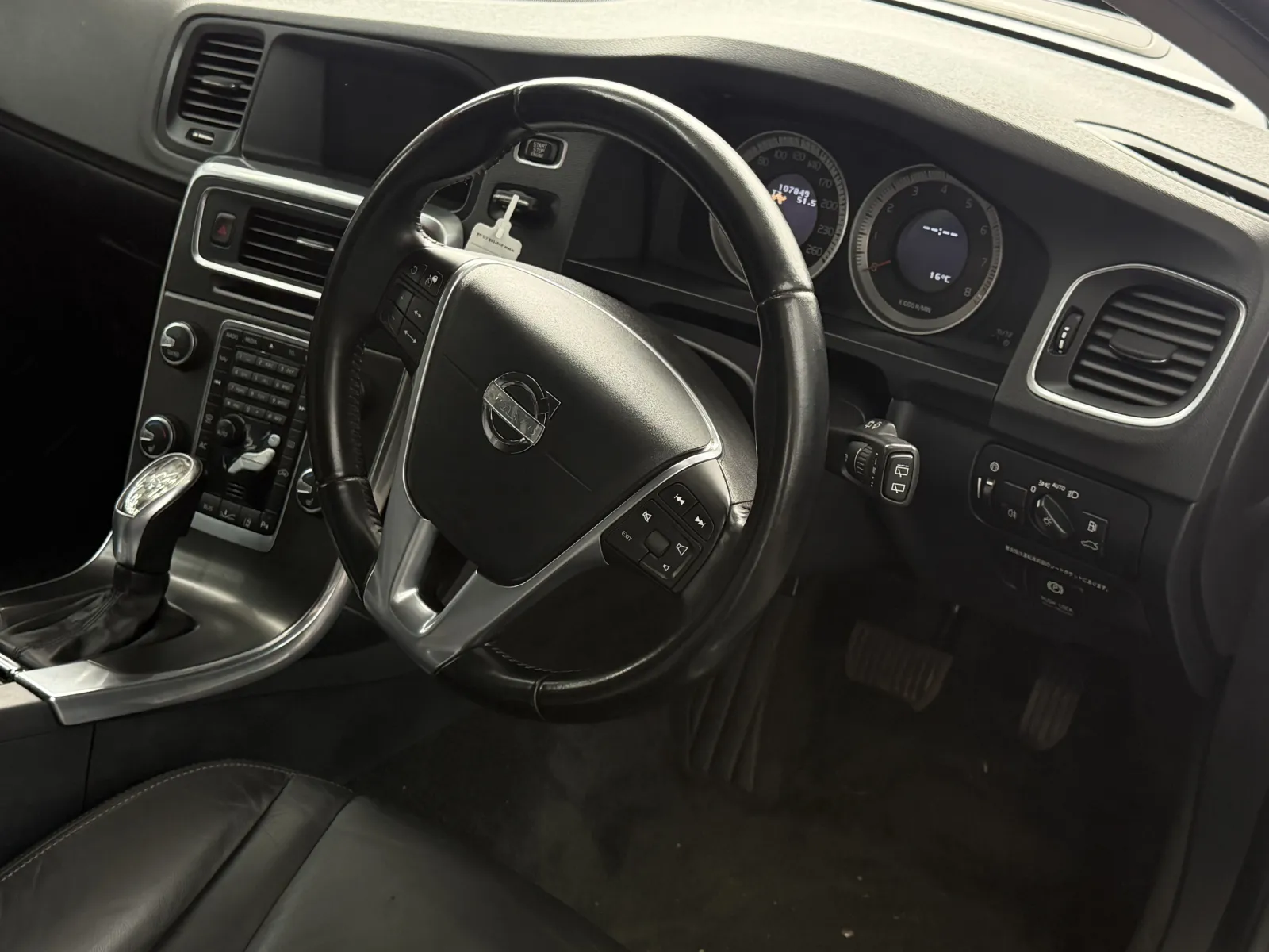 2013 VOLVO V60 in White, photo 13