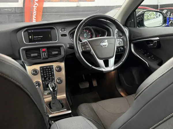 2015 Volvo V40 T5 AWD - CROSS COUNTRY in White, photo 19
