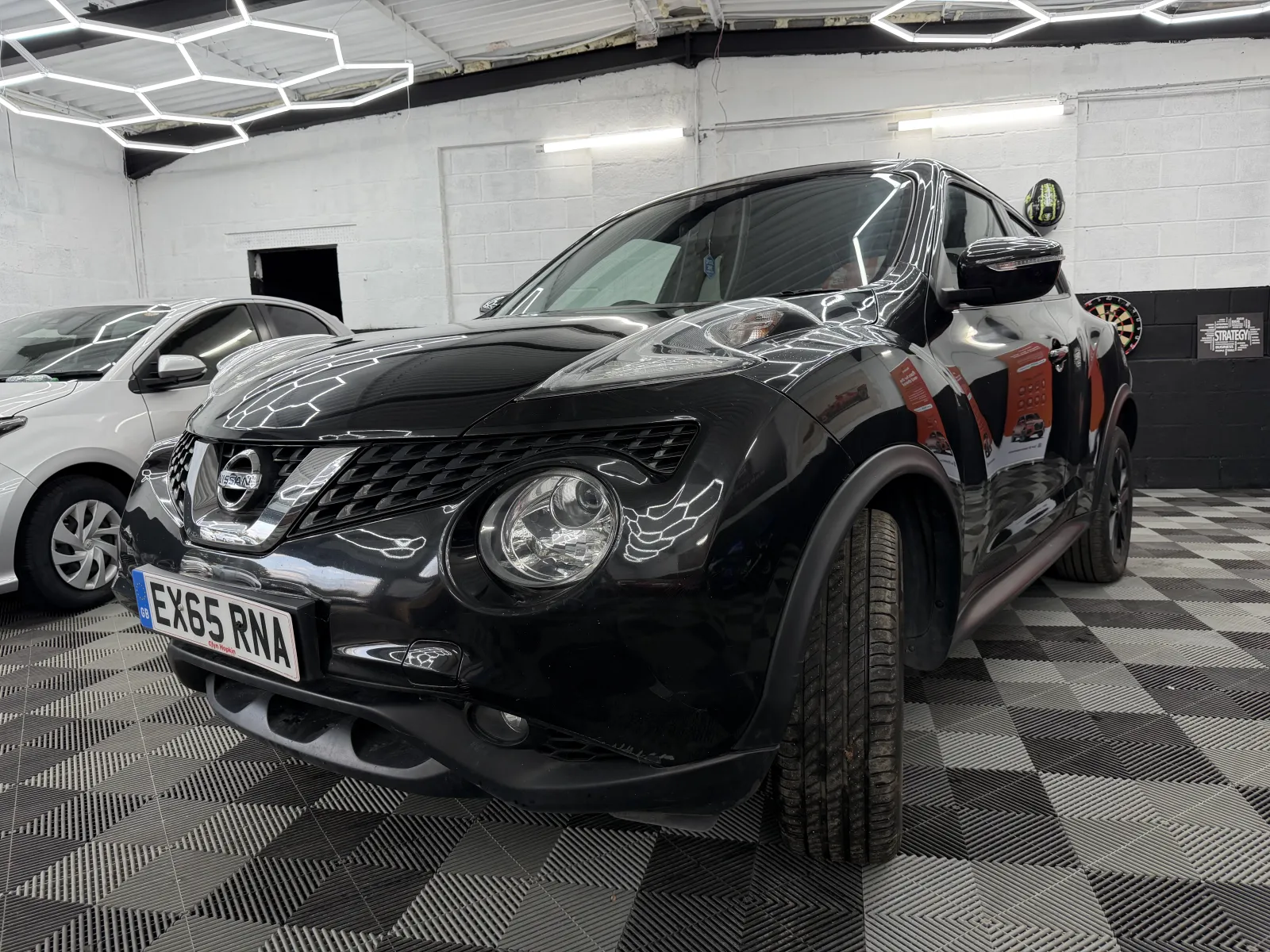 2015 NISSAN JUKE in Black, photo 5