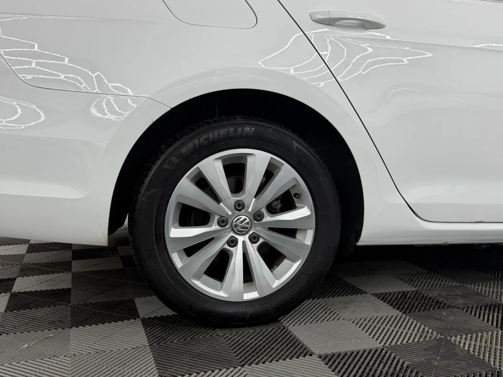 2018 Volkswagen Golf Estate TSI in Pearl White, photo 13