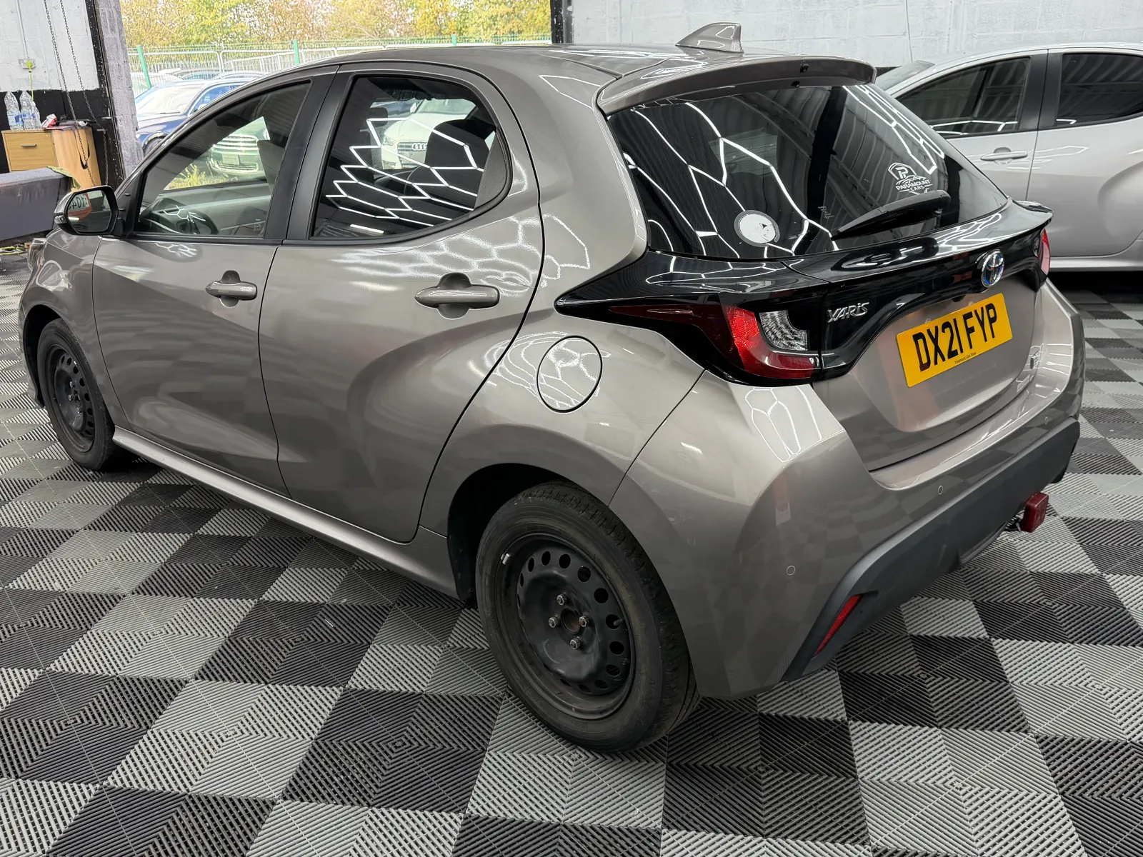 2021 Toyota Yaris in Silver, photo 11