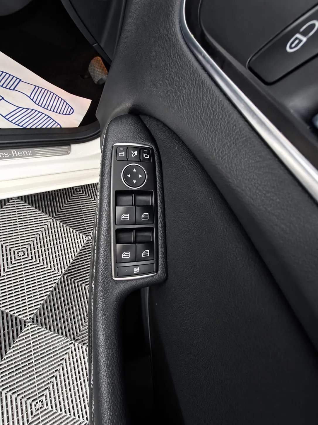 2017 Mercedes-Benz B Class in White, photo 12