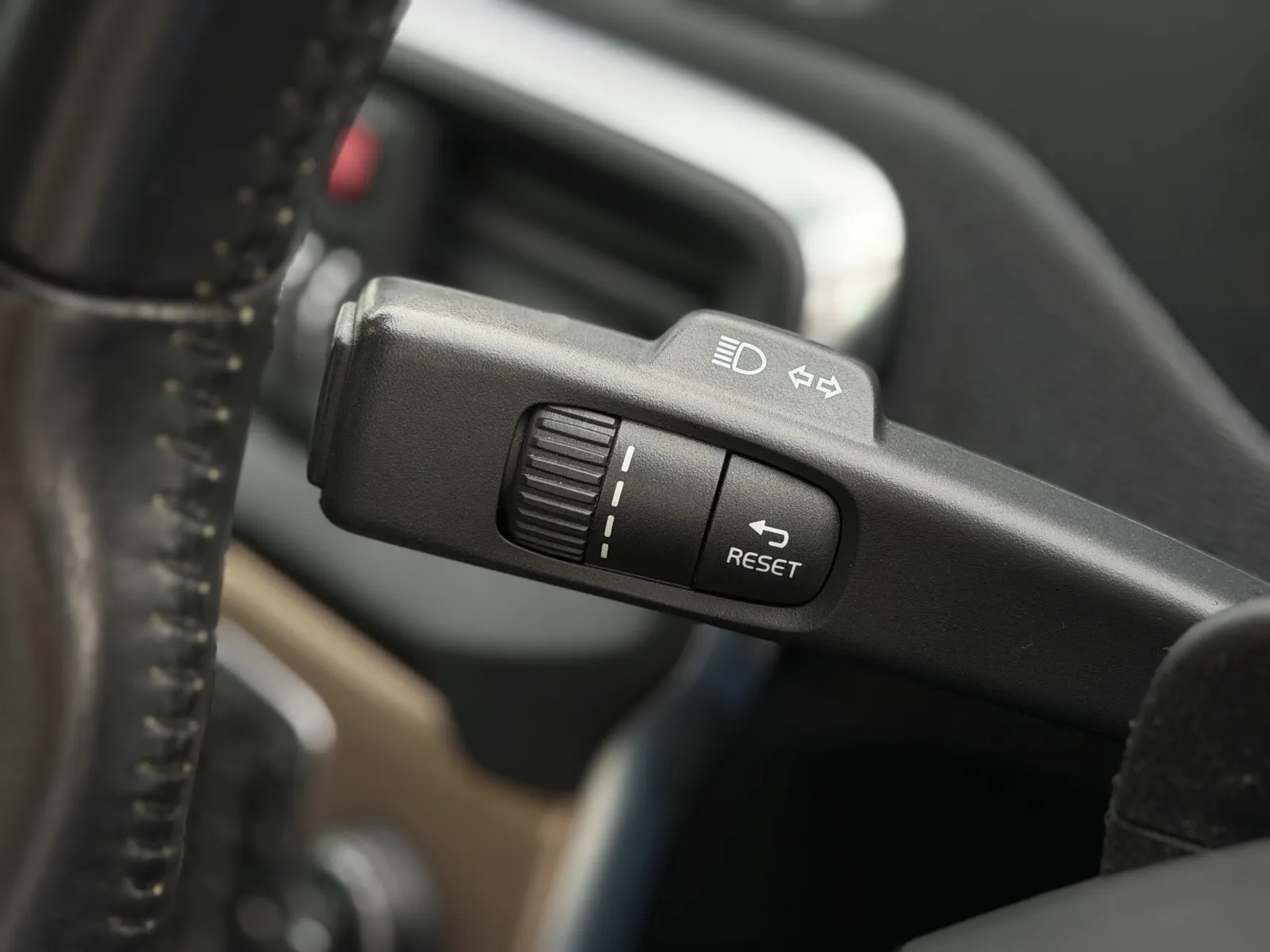 2015 Volvo V40 T5 AWD - CROSS COUNTRY in White, photo 18