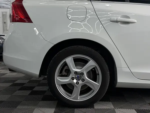 2013 VOLVO V60 in White, photo 7
