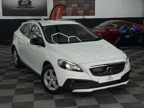 2015 Volvo V40 T5 AWD - CROSS COUNTRY in White