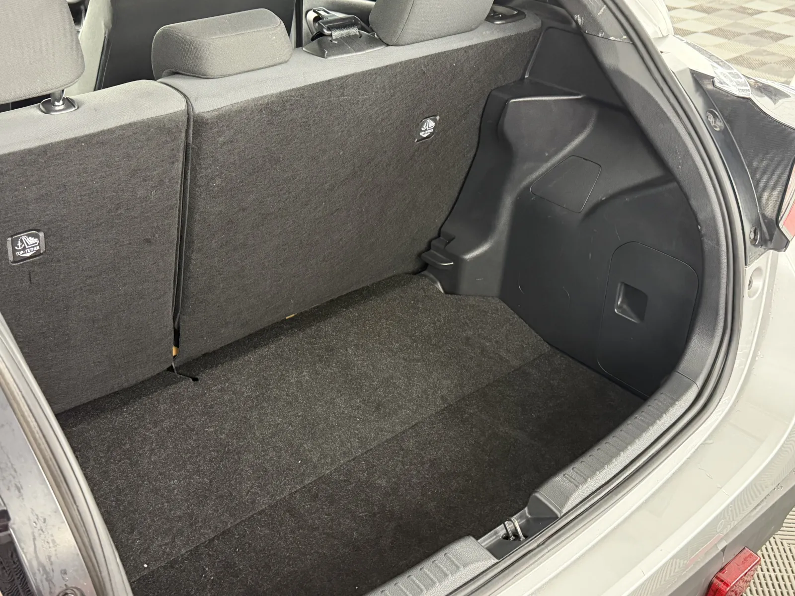2021 Toyota Yaris in Silver, photo 10