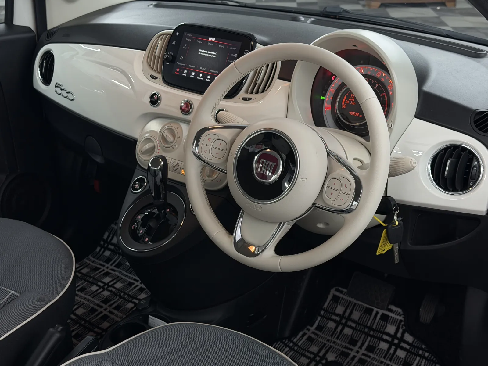 2021 Fiat 500 Automatic in Pearl White, photo 18