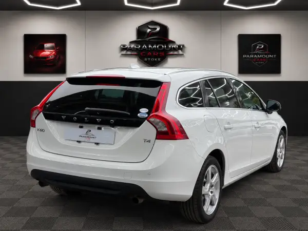 2013 VOLVO V60 in White, photo 4