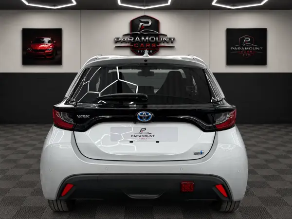 2021 Toyota Yaris in Silver, photo 2